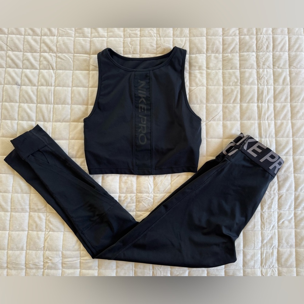 Nike Black Crop Tank & High-Waist Leggings Set